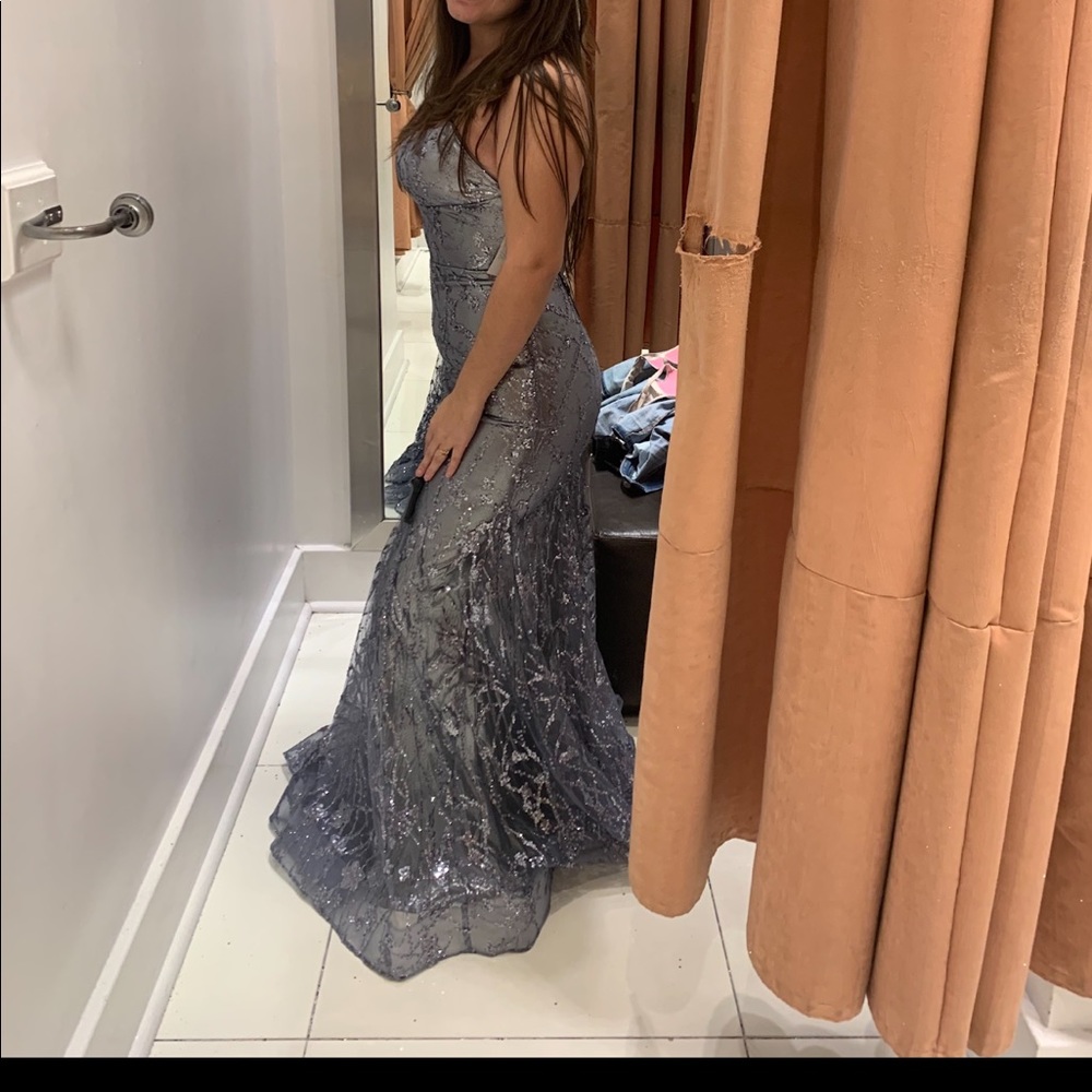 I am selling this because it was my prom dress of 2020 but never got to wear it